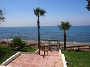 Гостиница Gem by the beach Calahonda  Калаонда
